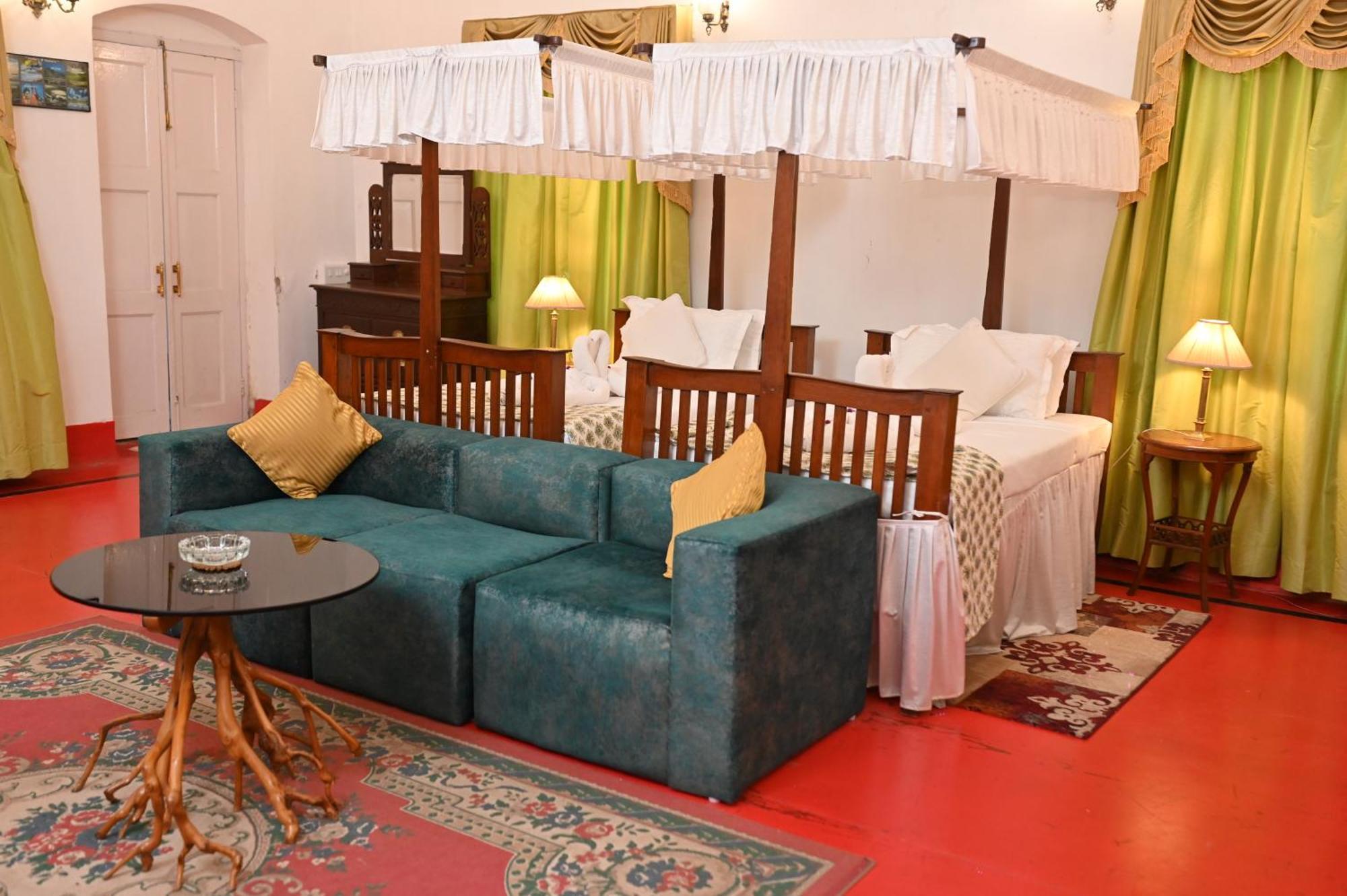Thengal Manor Hotel Jorhāt Exterior foto