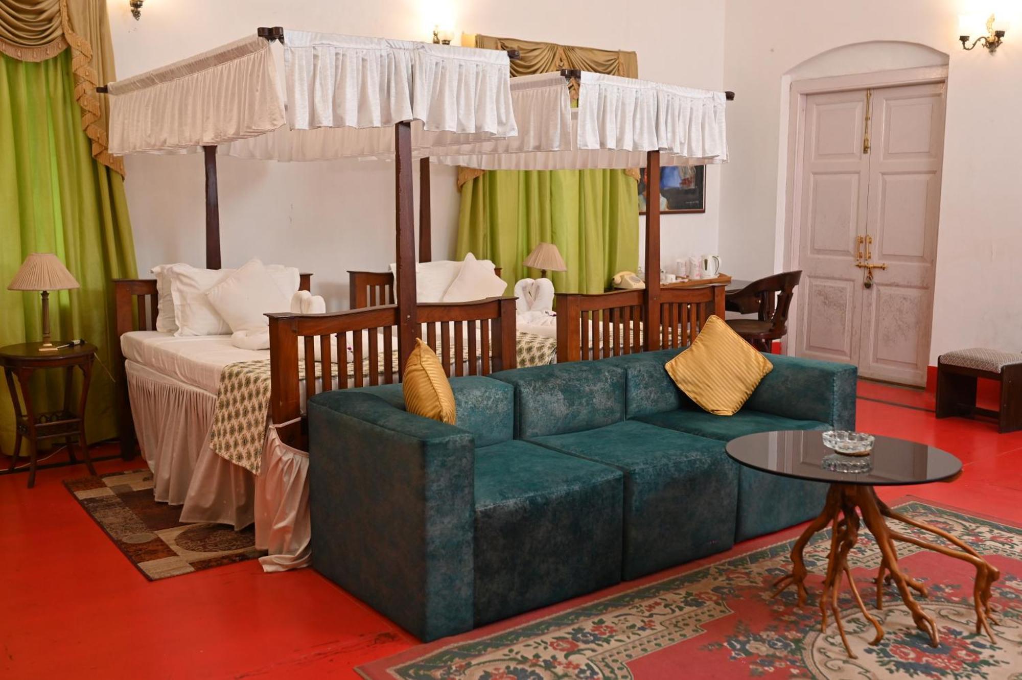 Thengal Manor Hotel Jorhāt Exterior foto